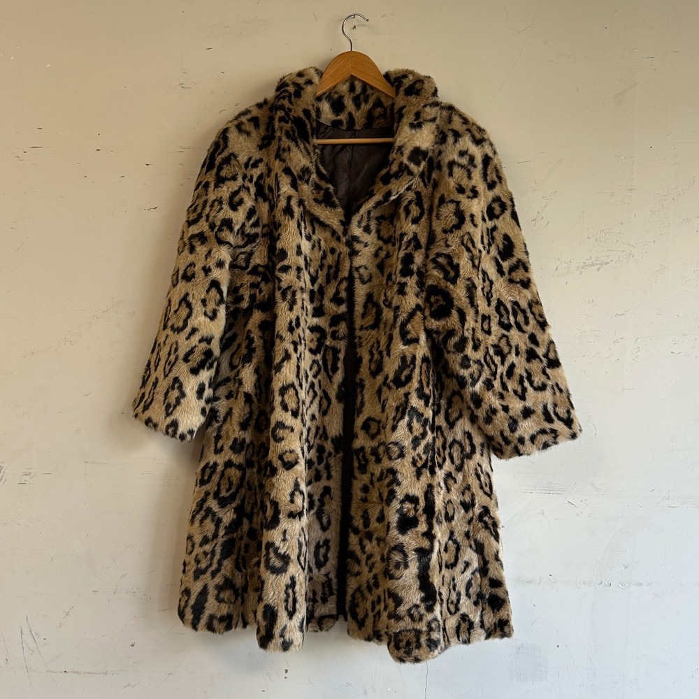 Vintage leopard faux fur animal
Print coat